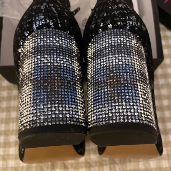 Betsey Johnson Stylish Black Ankle Boots - Picture 5 of 6